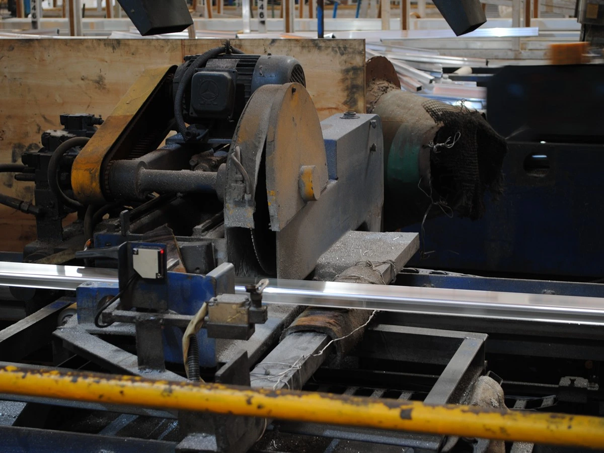 Aluminum Profiles Sawing Processing1 (1)