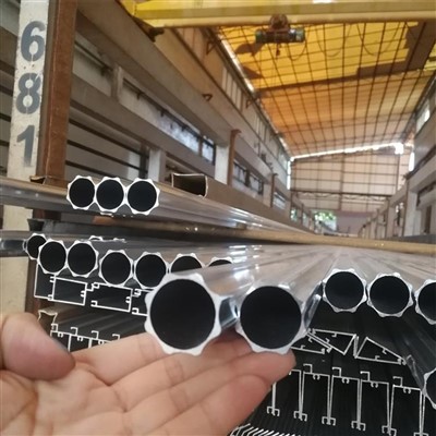 Nyolcszögű alumínium extrudálás